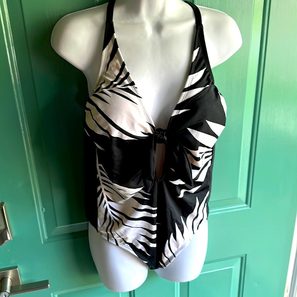 Kona Sol black and white one piece size 14W